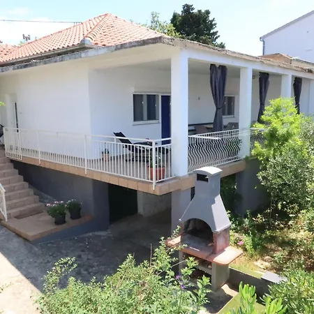 Vikendica Matkovic - Srd300 By Interhome
